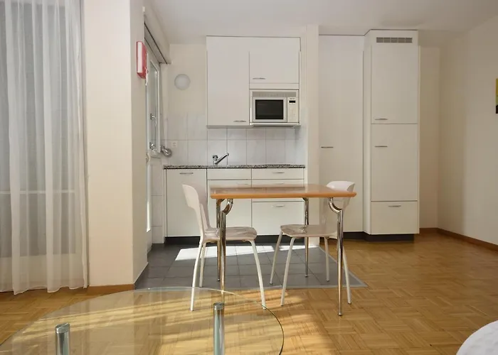 Very & Bright - Vineyard 51 * Curych